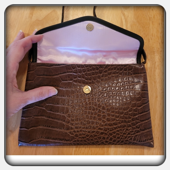 EUC Woman's Vintage Brown Faux Alligator Purse - Picture 3 of 6